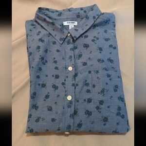 LIKE NEW!!! WOMEN'S CHAMBRAY BUTTON UP SHIRT